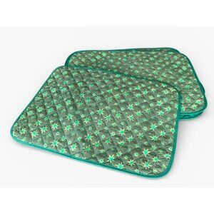 4 Christmas Themed Placemats Double Sided Quilted Stars Green